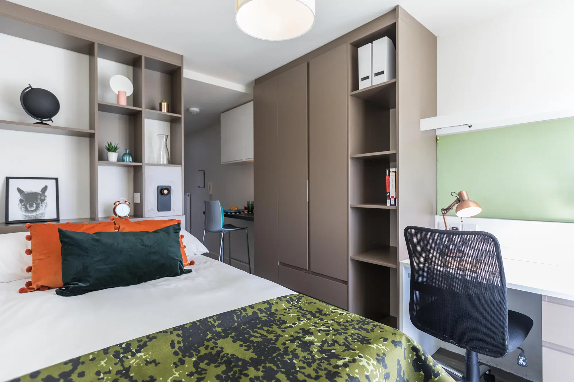 Arbury Court, Kingston – Bronze Studio