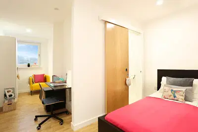 Keele House, Newcastle Under Lyme – Penthouse Studio
