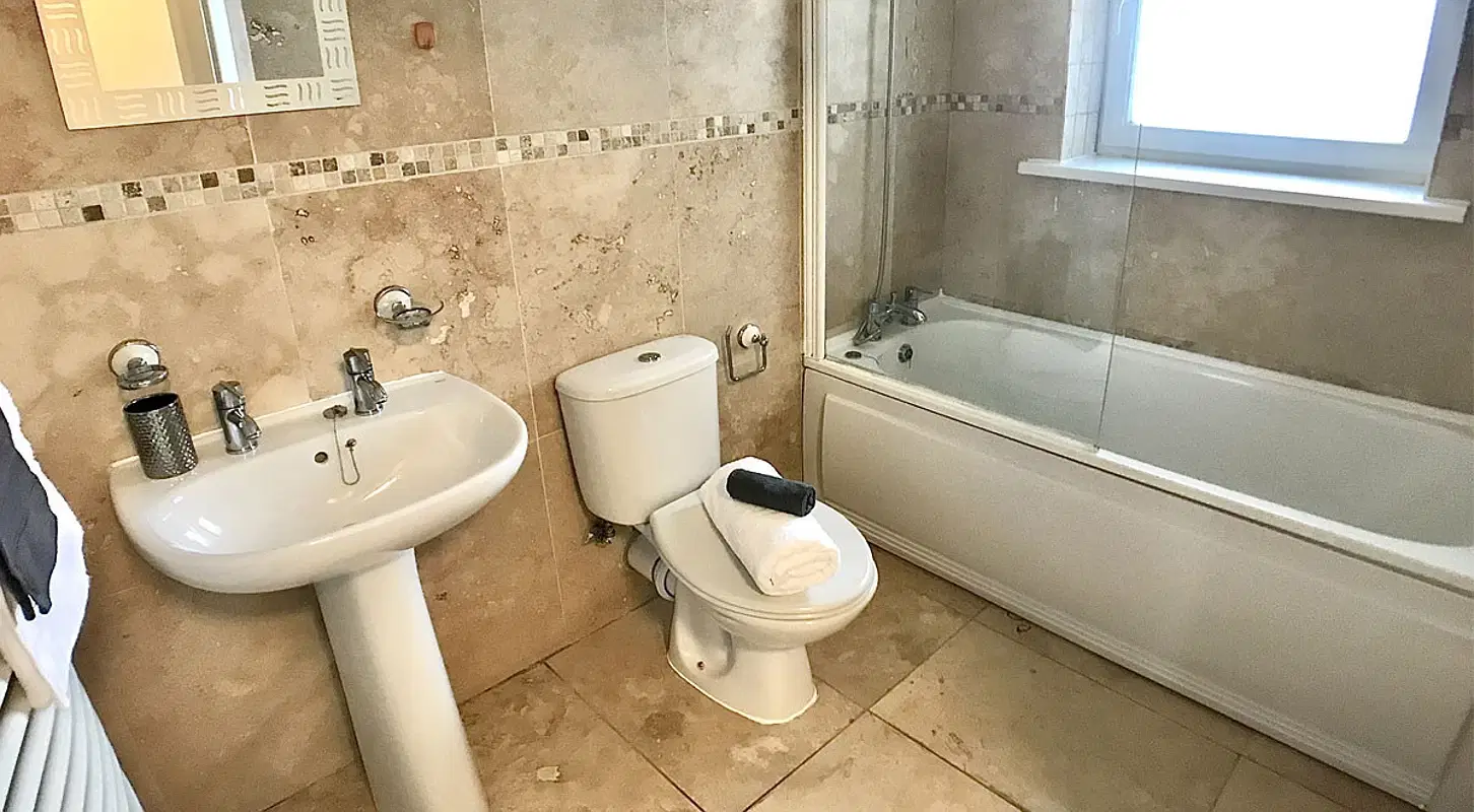 Hassells Bridge Apartments, Newcastle Under Lyme – Bathroom