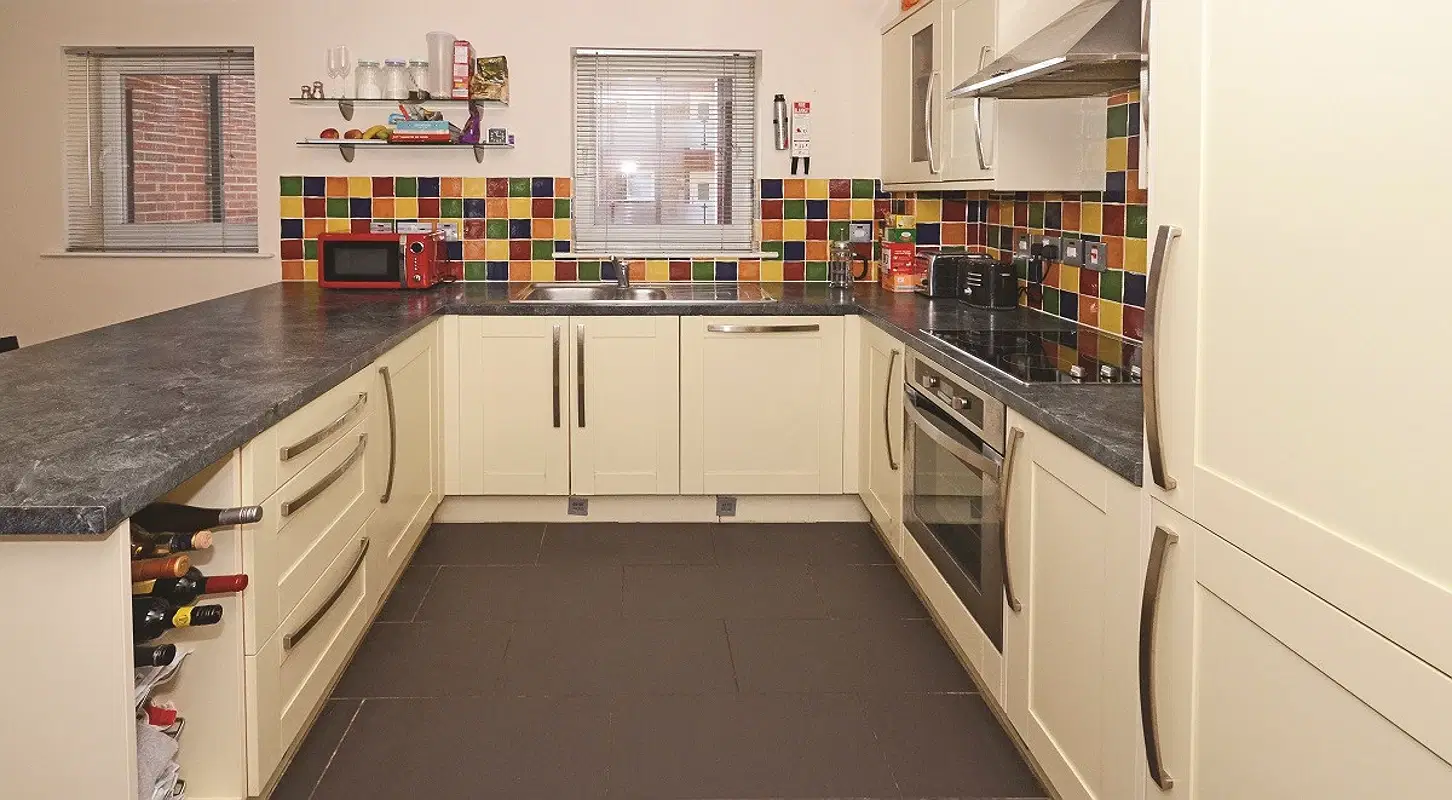 Hassells Bridge Apartments, Newcastle Under Lyme – Kitchen