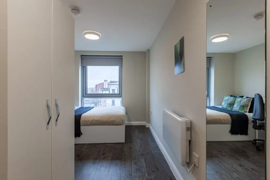 One Islington Plaza, Liverpool – Room