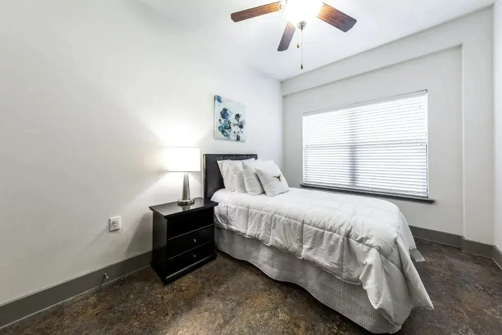 Regents West At 26th, Austin – Studio