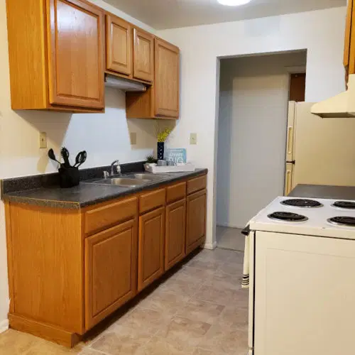 Element on Main, Urbana – Kitchen