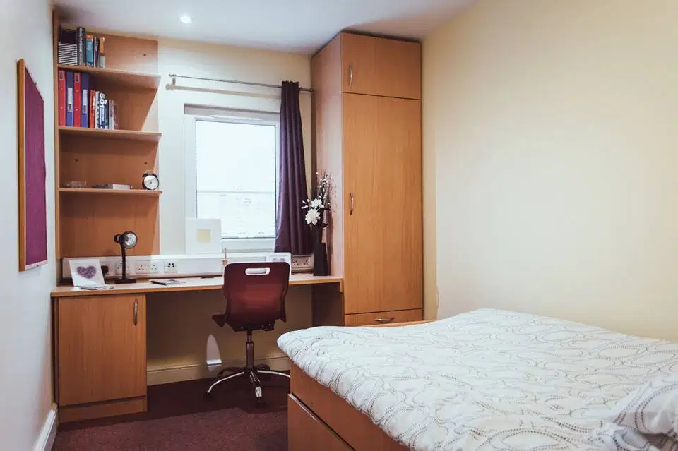 Longside House, Bradford – Premier En-Suite