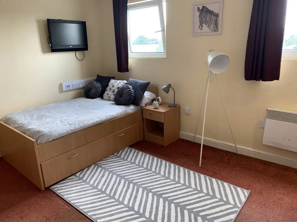 Longside House, Bradford – Deluxe Studio