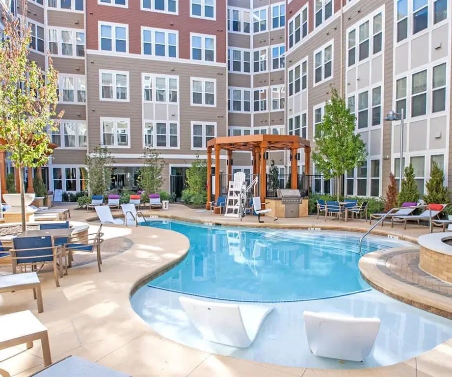 Monument Village, College Park – Exterior