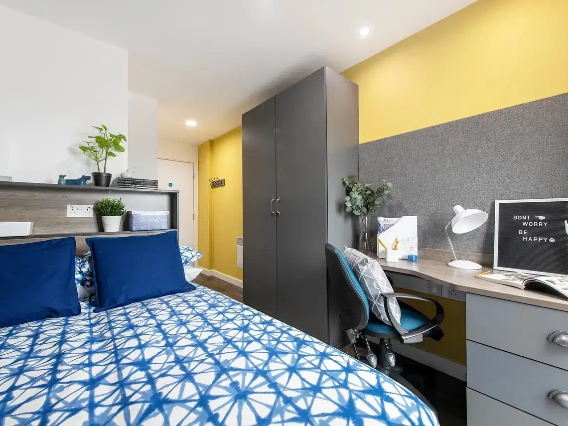 Yugo Bentley House, Birmingham – Classic Ensuite