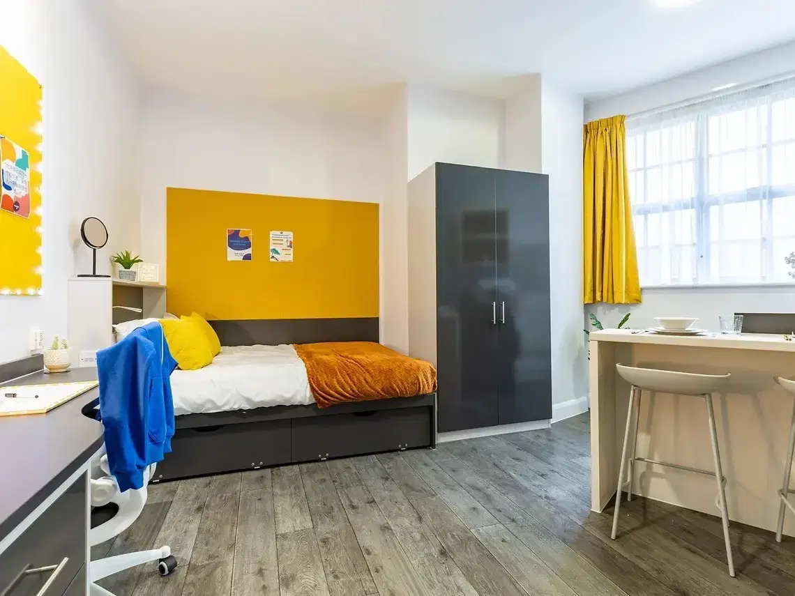 Yugo Depot Point, London – Premium Studio