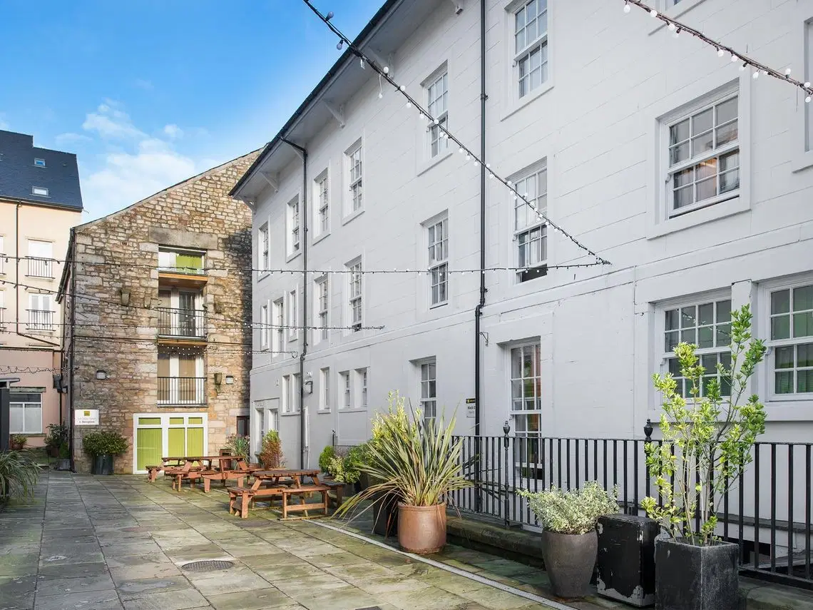 Yugo Cable Street, Lancaster – Exterior