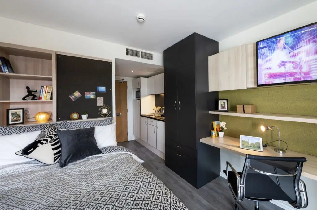 The Lyra, London – Silver Plus Studio