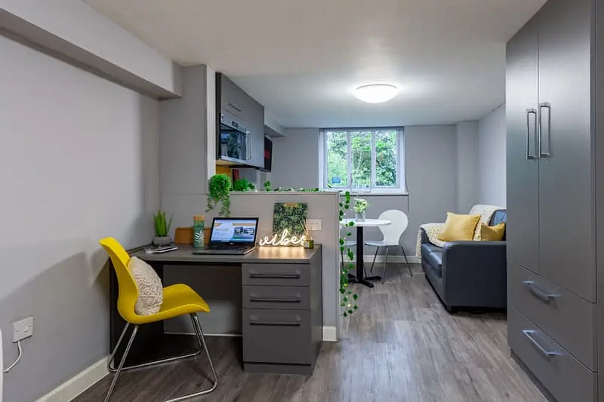 Allen Court, Manchester – Room