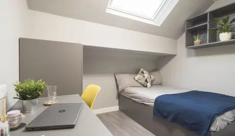 Allen Court, Manchester – Classic Loft Ensuite
