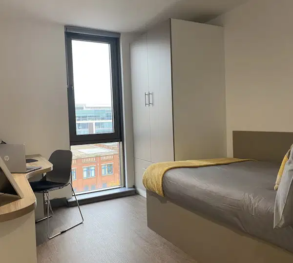 Great Patrick Street, Belfast – Ensuite Silver