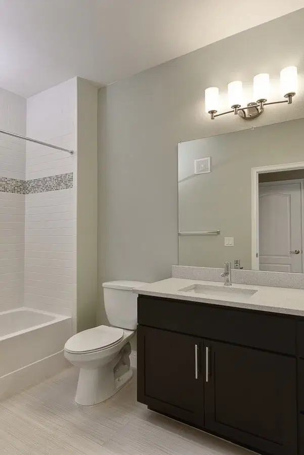 The Row on the 5th, Gainesville – Bathroom