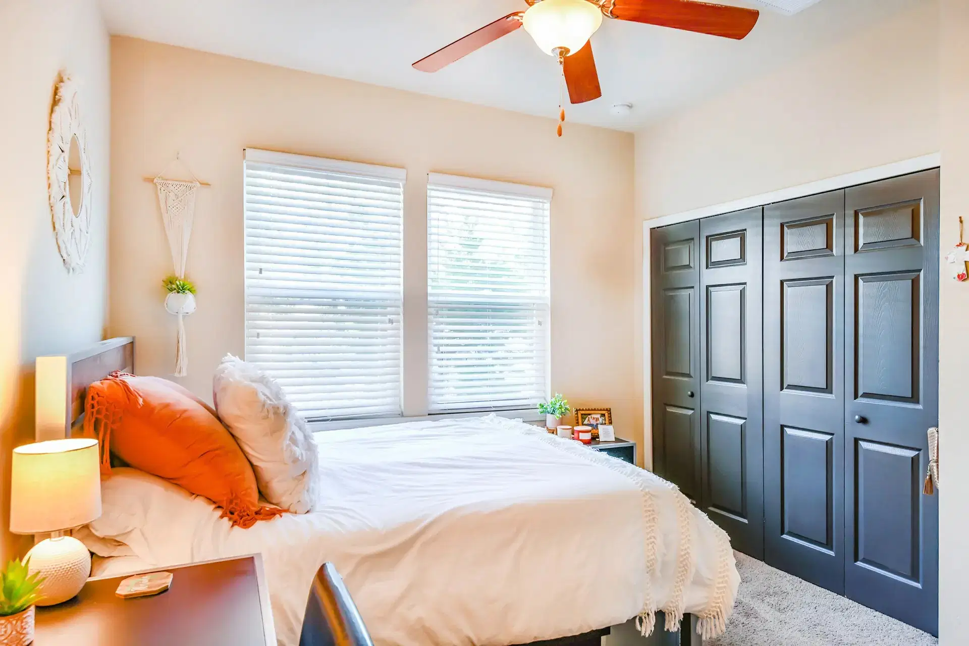 The Row on 3rd, Gainesville – Bedroom
