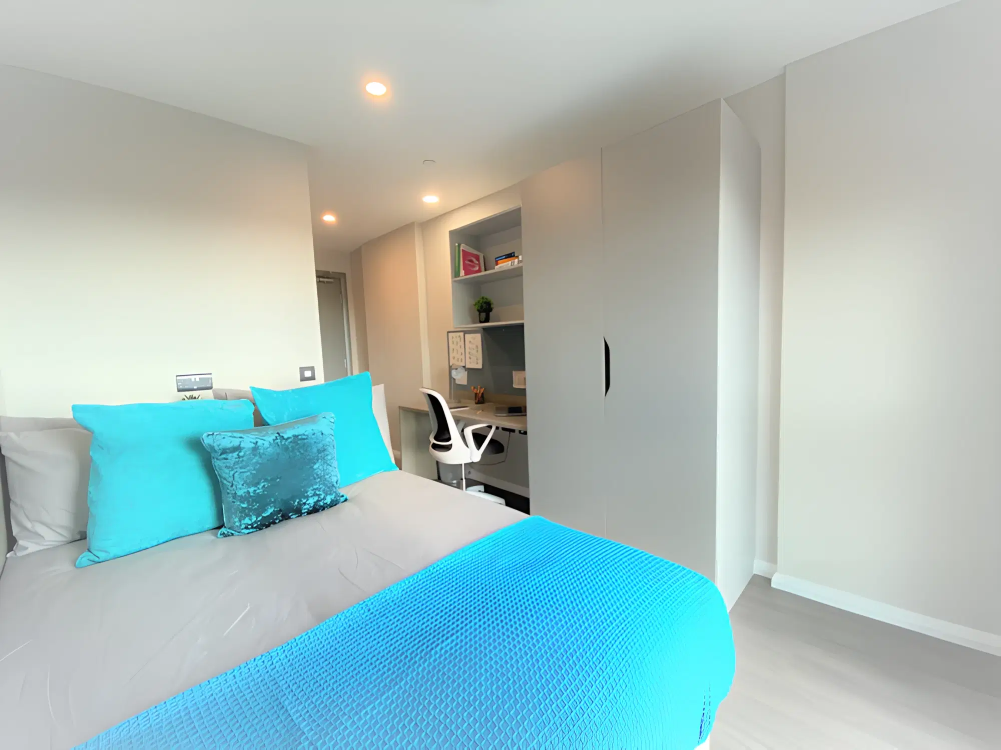 Little Patrick Street, Belfast – Ensuite Bronze