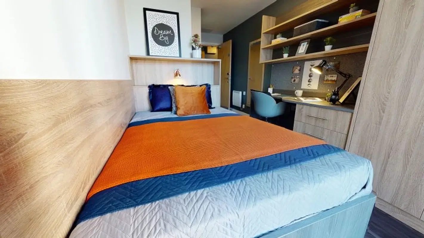 iQ Abacus House, Brighton – Silver En Suite Plus