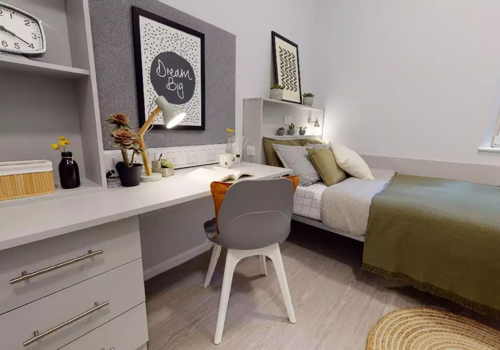 iQ Will Wyatt Court, London – Bronze En Suite