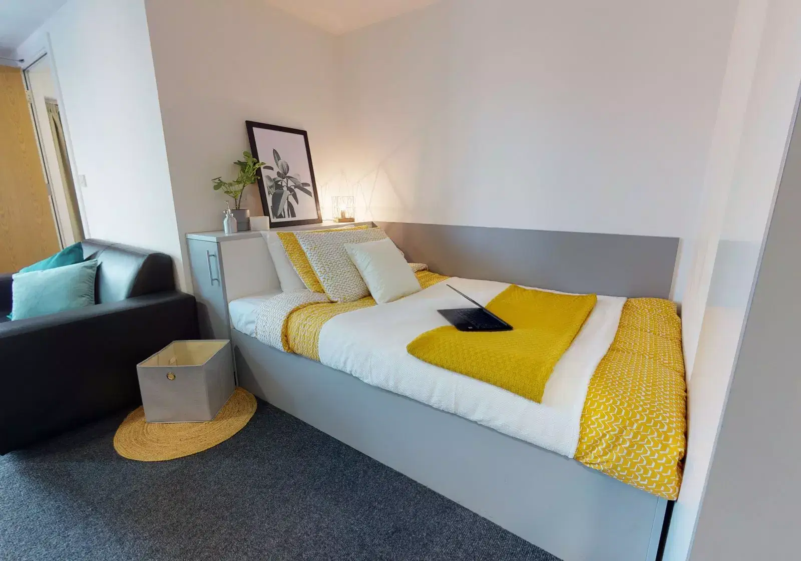iQ Century Square, Sheffield – 2 Bed Apartment Upper Flr