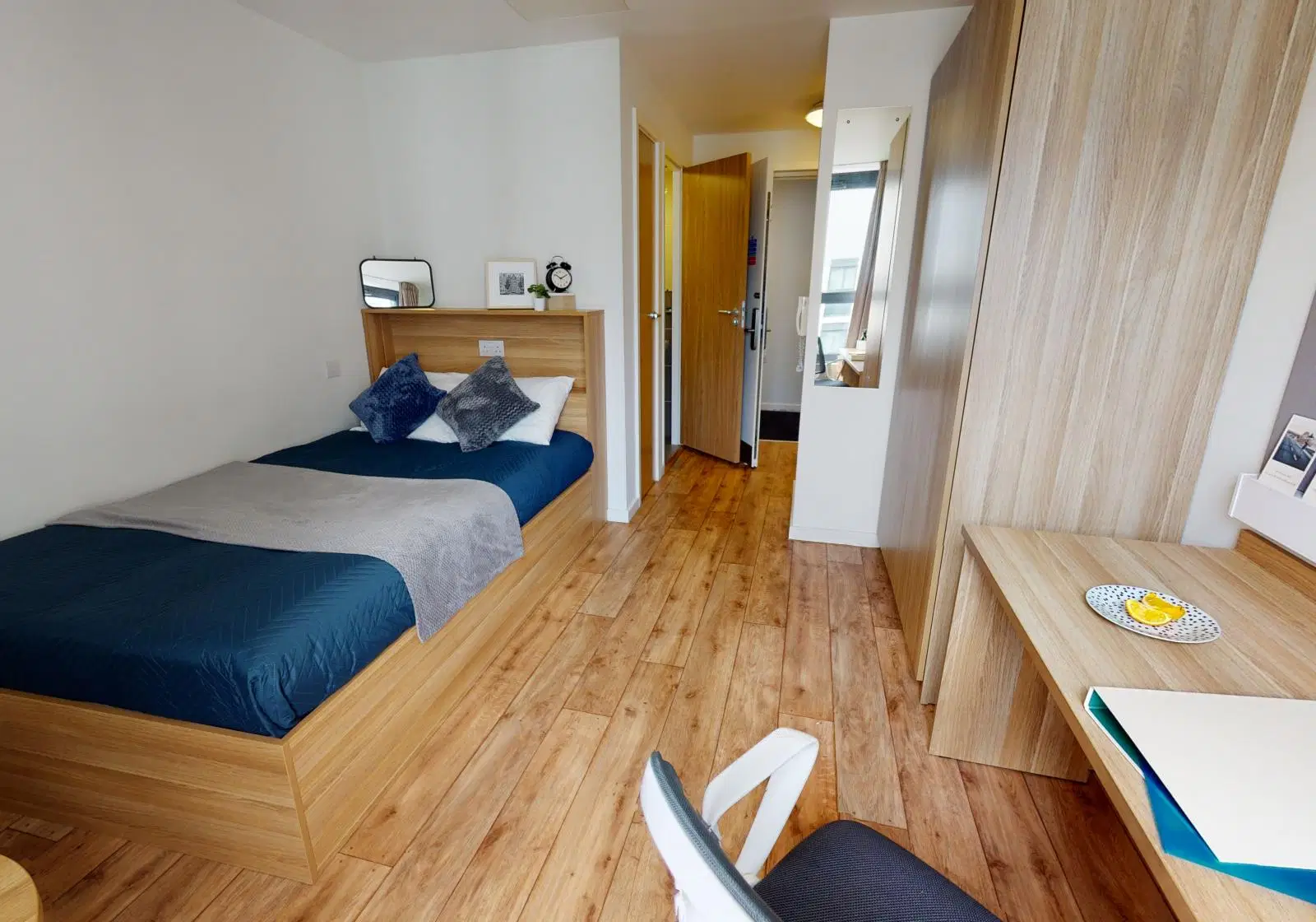 iQ Sterling Court, London – Bronze Studio Plus