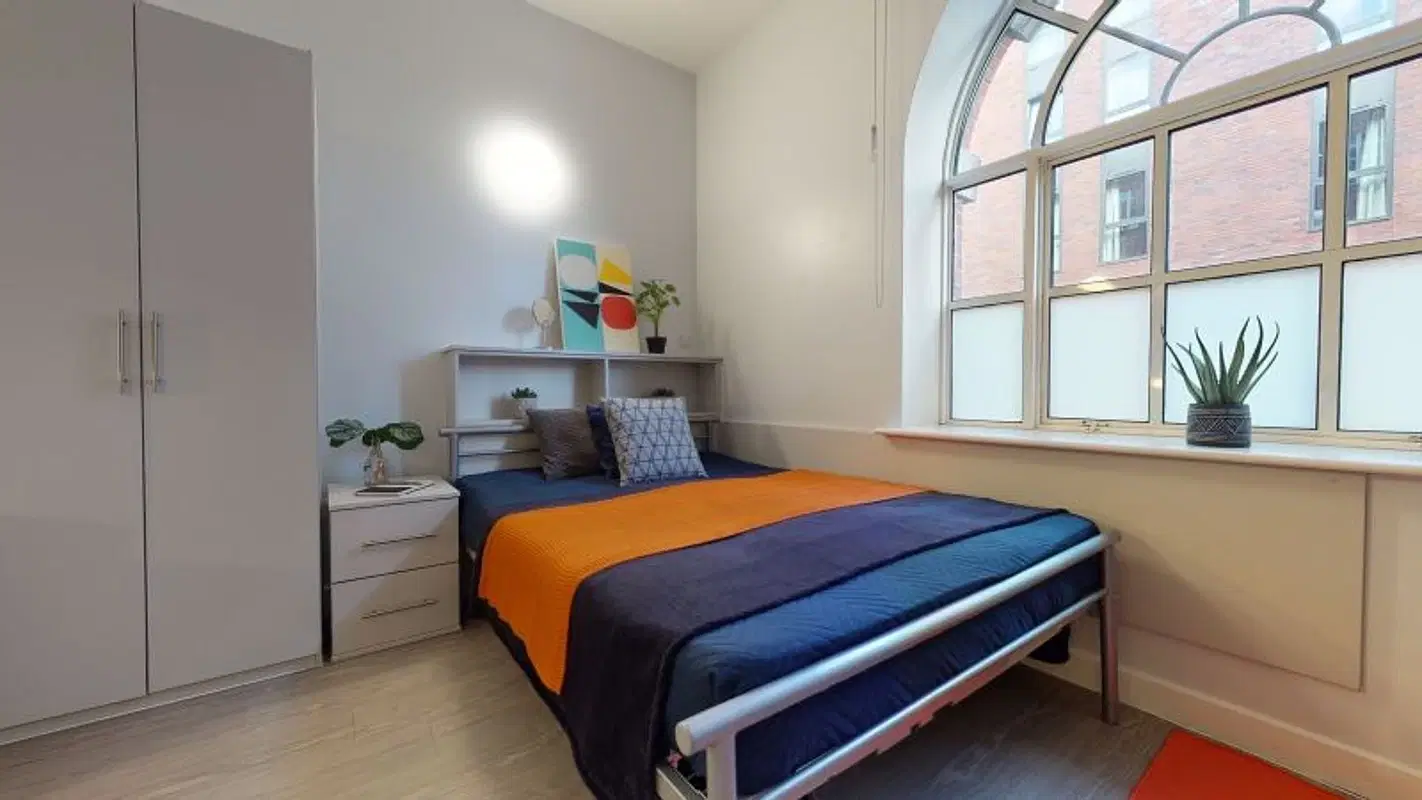 iQ Studios 51, Birmingham – Bronze Studio Plus