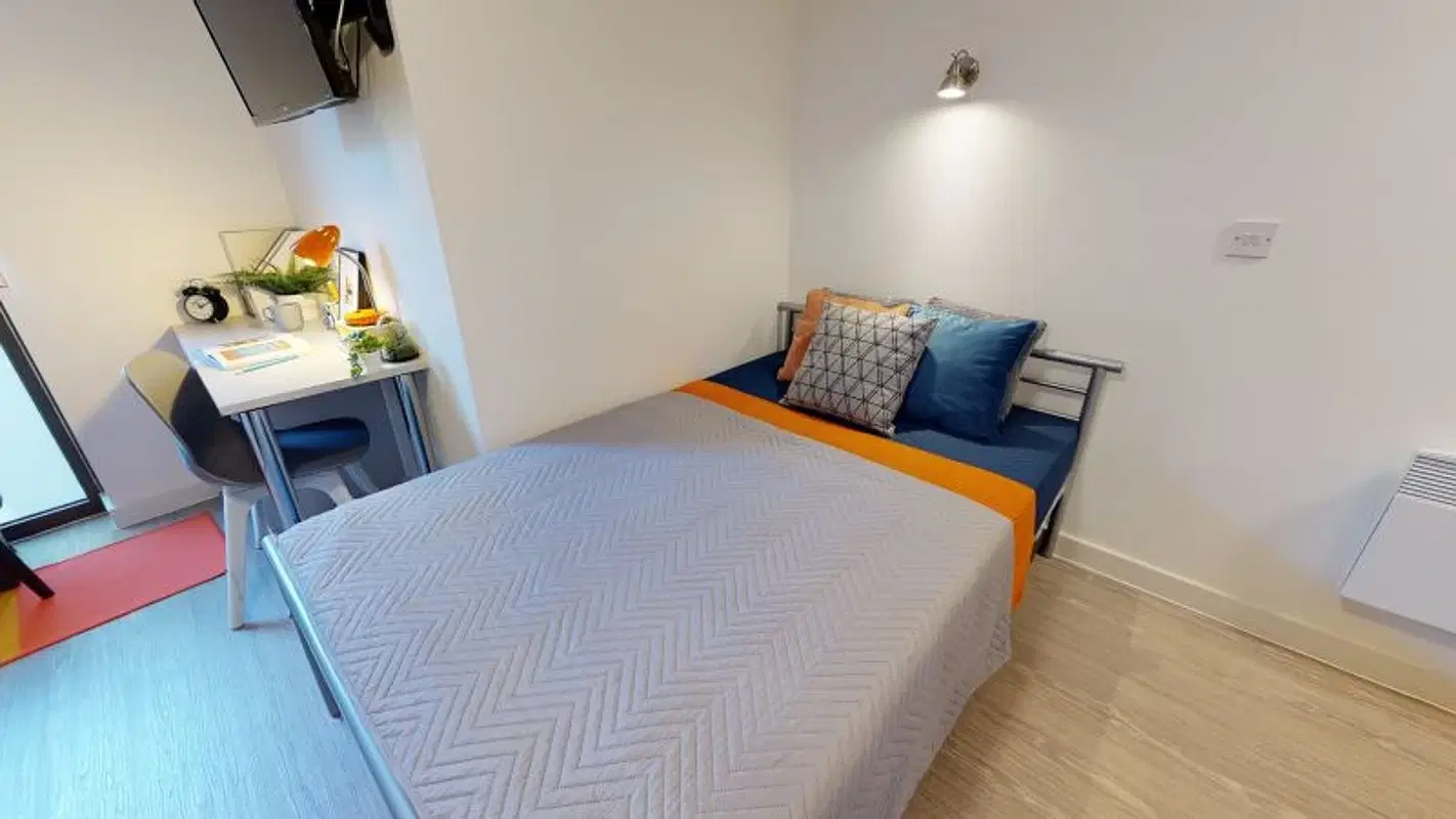 iQ Magenta House, London – Bronze Studio Plus