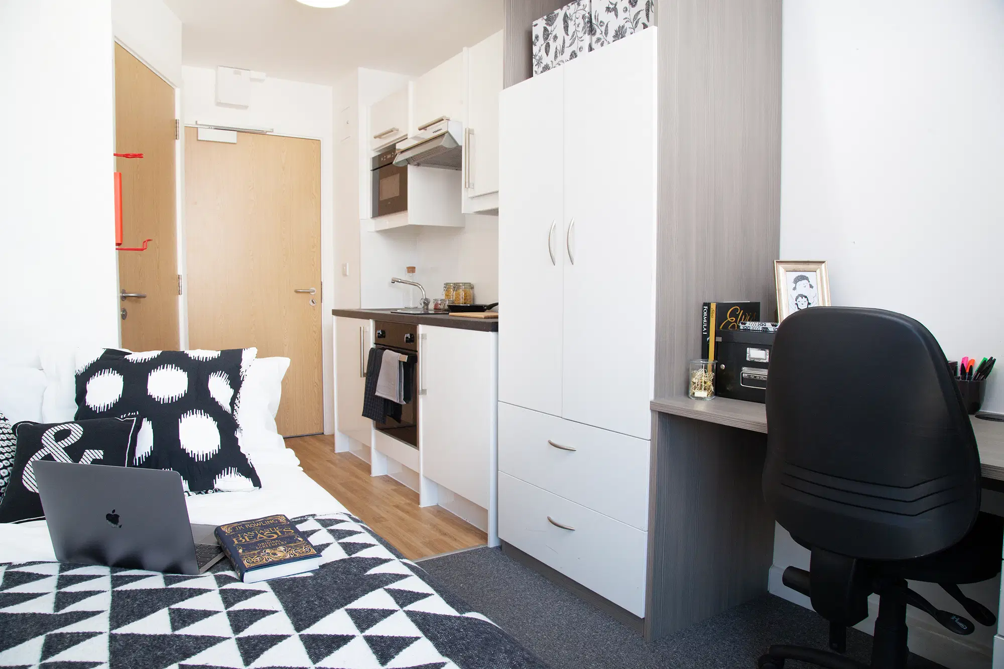 Haymarket, Edinburgh – Standard Studio