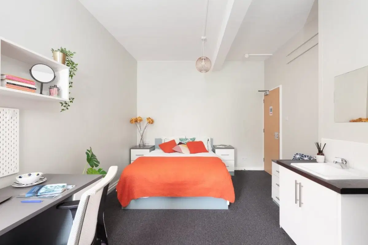 Louise House, London – Deluxe Room