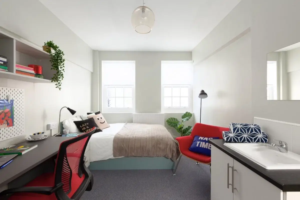Louise House, London – Premium Room