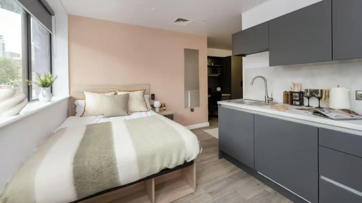 Headrow Court, Leeds – Premium Studio