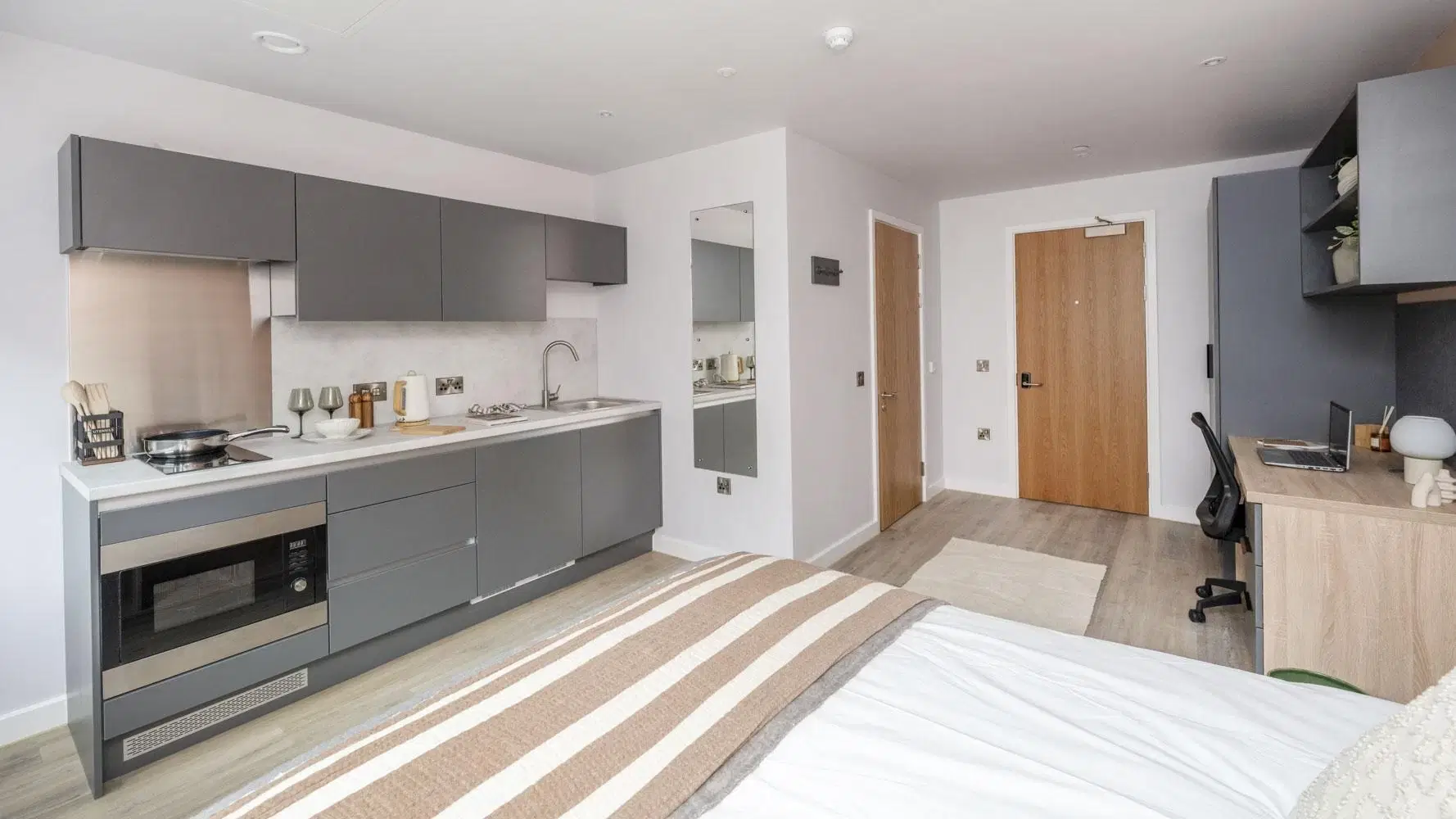 Headrow Court, Leeds – Large Premium Studio