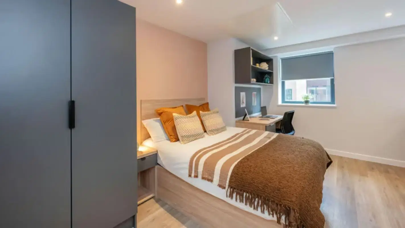 Headrow Court, Leeds – Deluxe Plus Studio