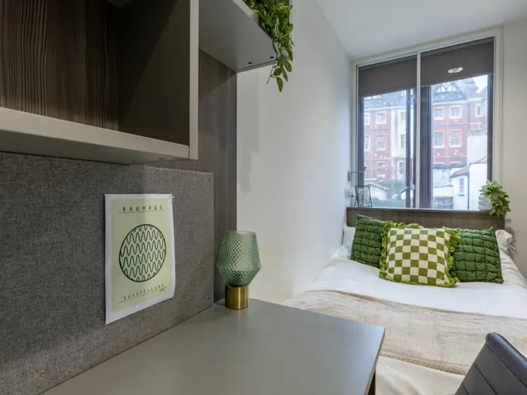 Centre Gate, Bristol – Amenities