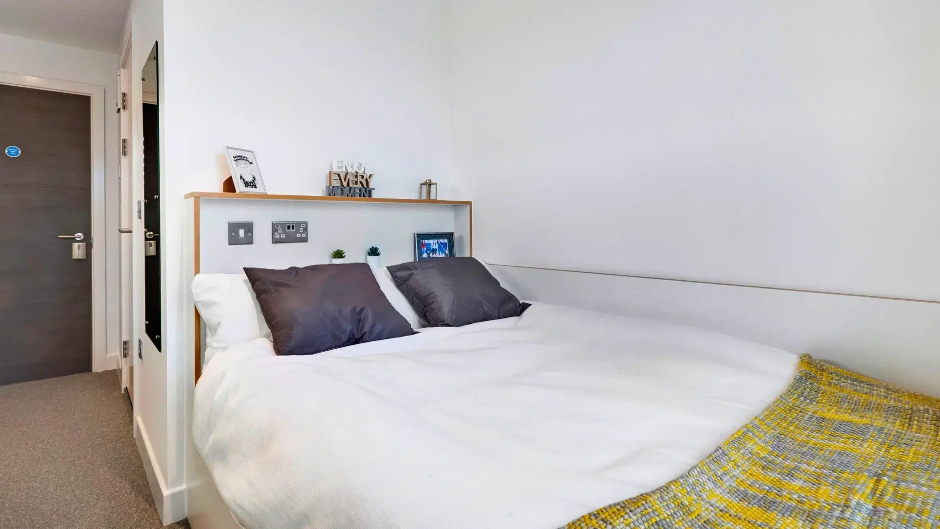 27 Magdalen Street, Colchester – Bronze En-Suite