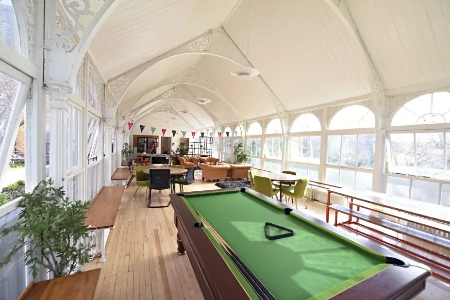 Surrey House, London – Amenities