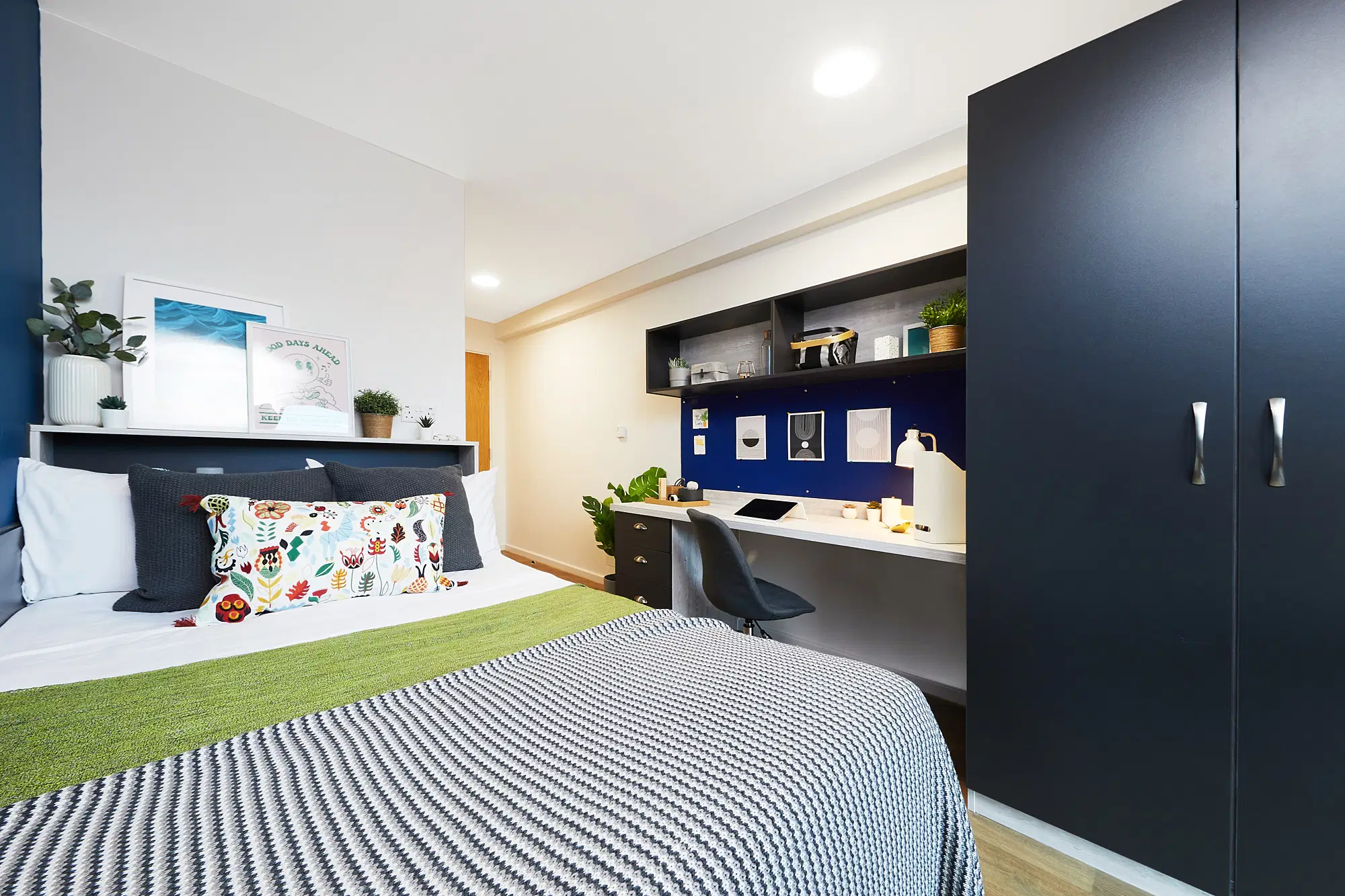 Collegiate Tudor Place, Chester – Standard Ensuite