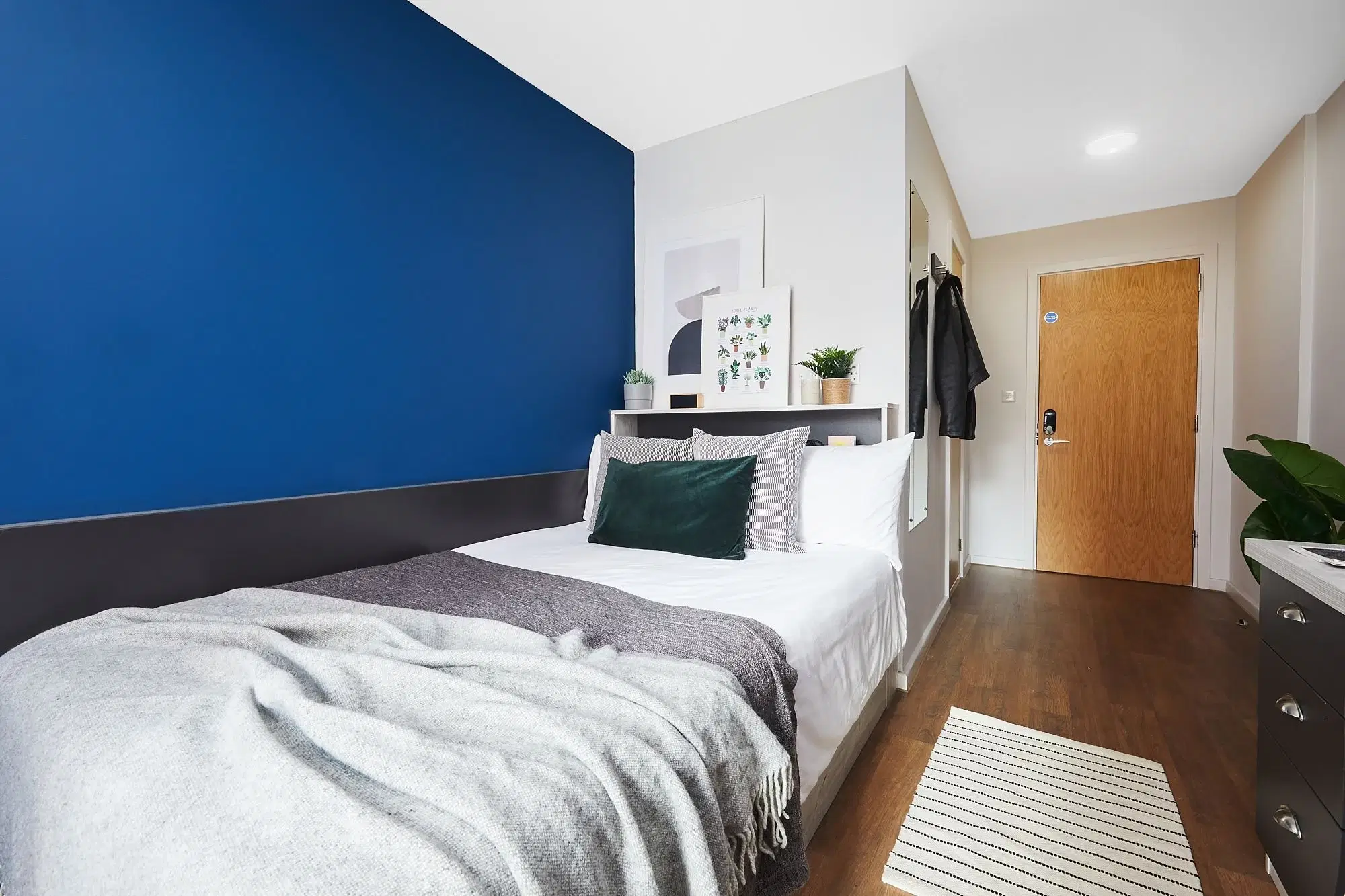 Collegiate Tudor Place, Chester – Silver Ensuite