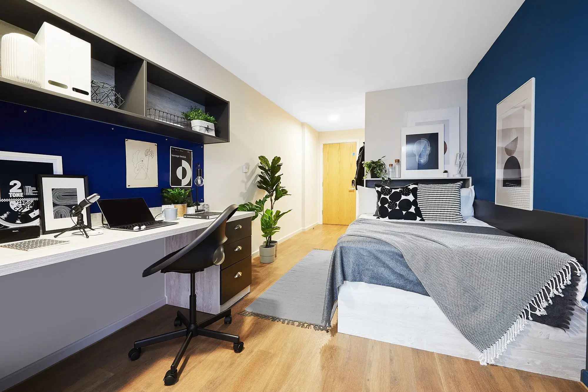 Collegiate Tudor Place, Chester – Gold Ensuite