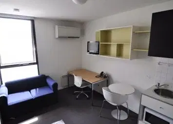 Student Living On Campus, Melbourne – Large Studio Airconditioned in Superior Studio