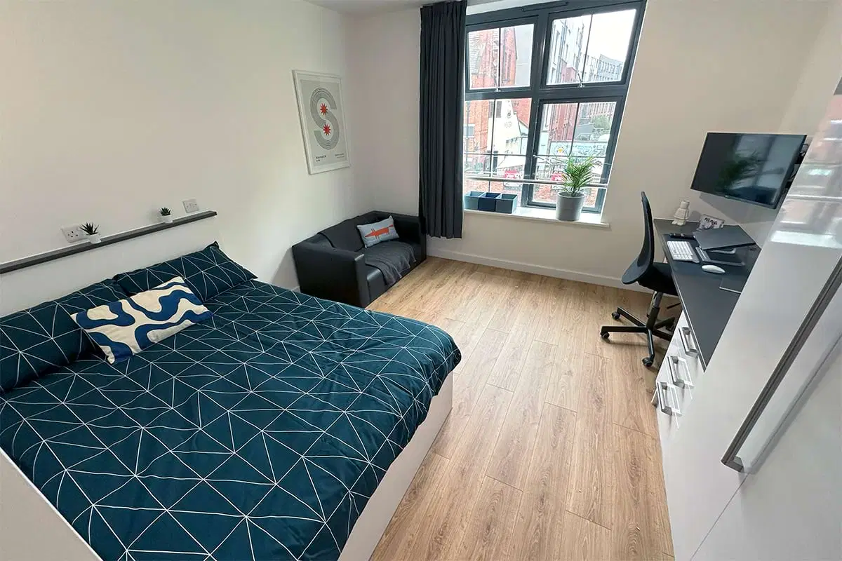 Code, Leicester – Gold Extra Large City Studio