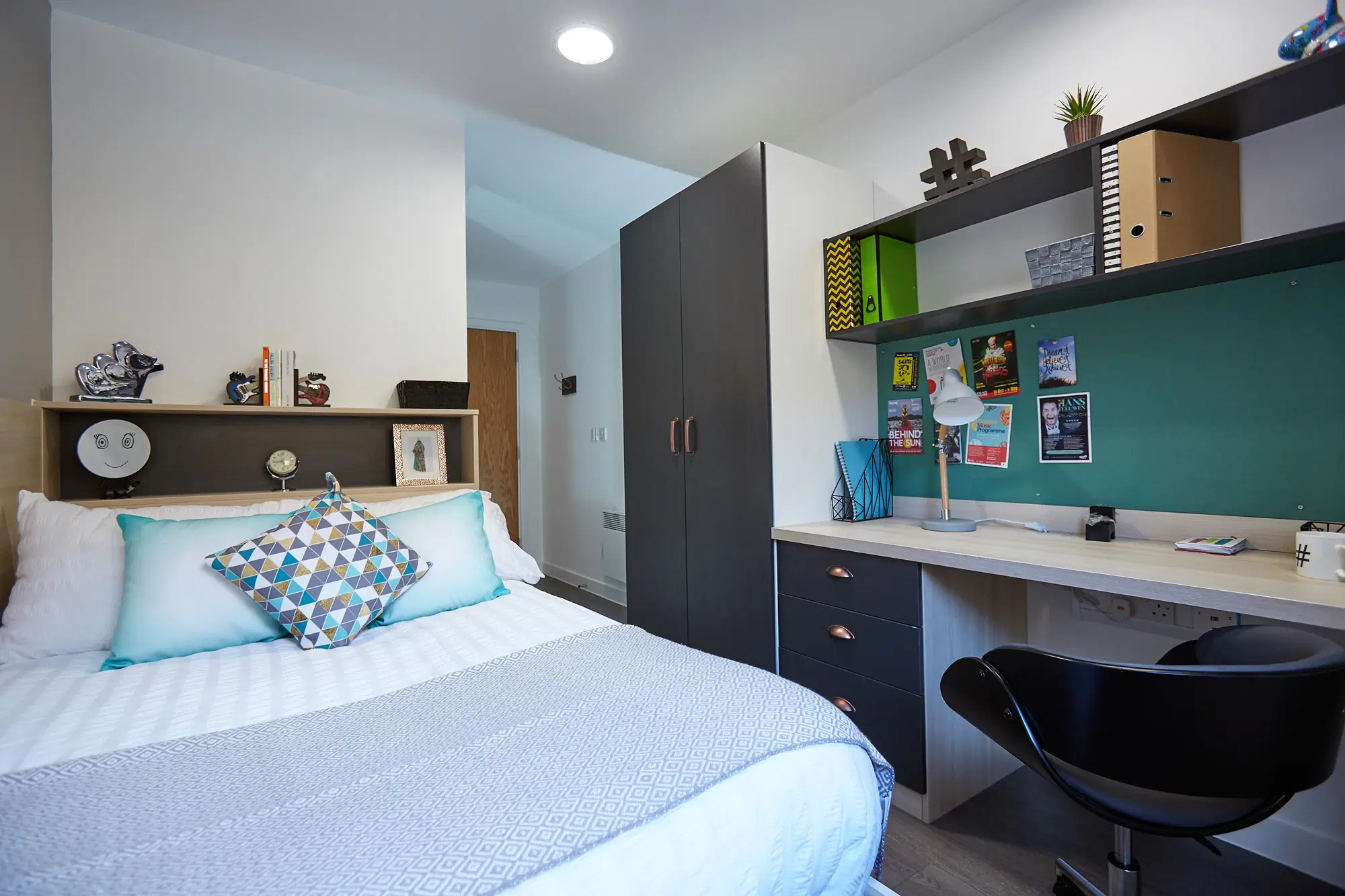 Mannequin House, London – Ensuite Platinum
