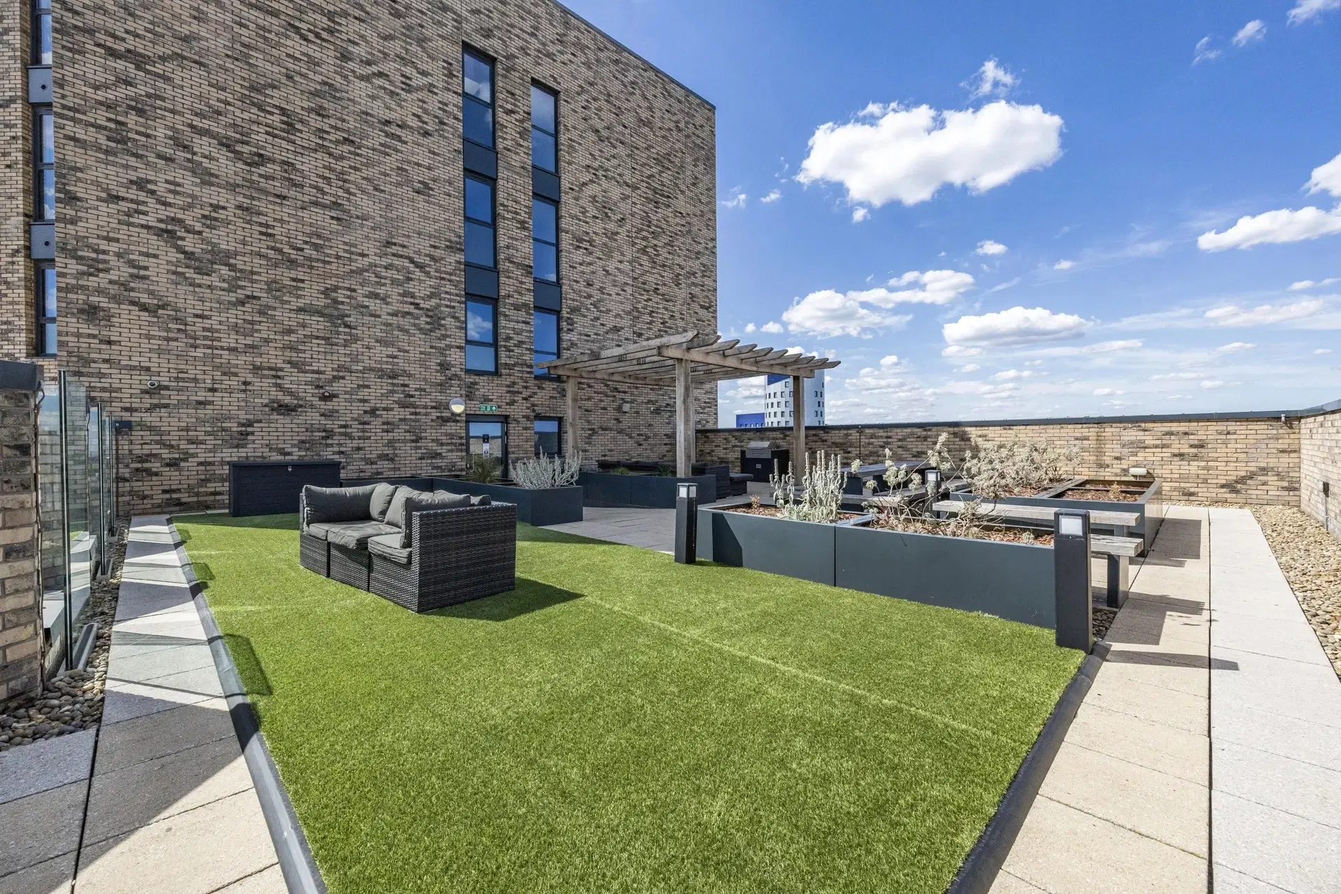 Canvas Student Barnard Point, London – Exterior