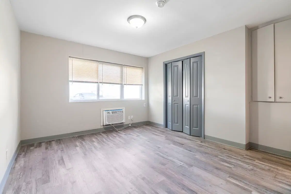 Saluki Apartments, Carbondale – Room