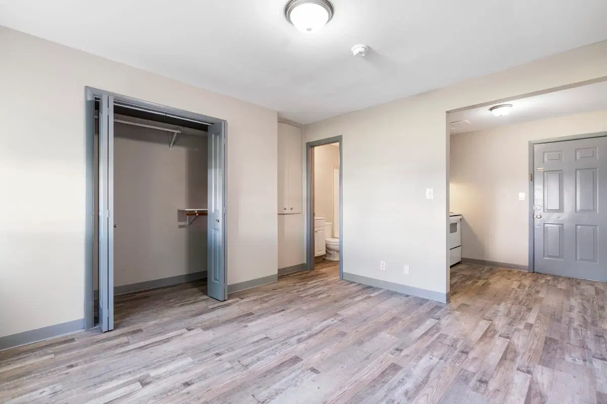 Saluki Apartments, Carbondale – Room