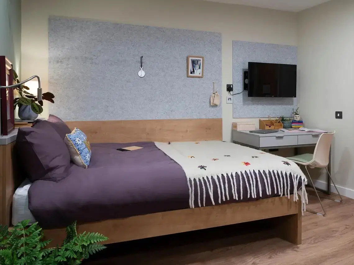 Yugo The Curve, London – Large Double Studio