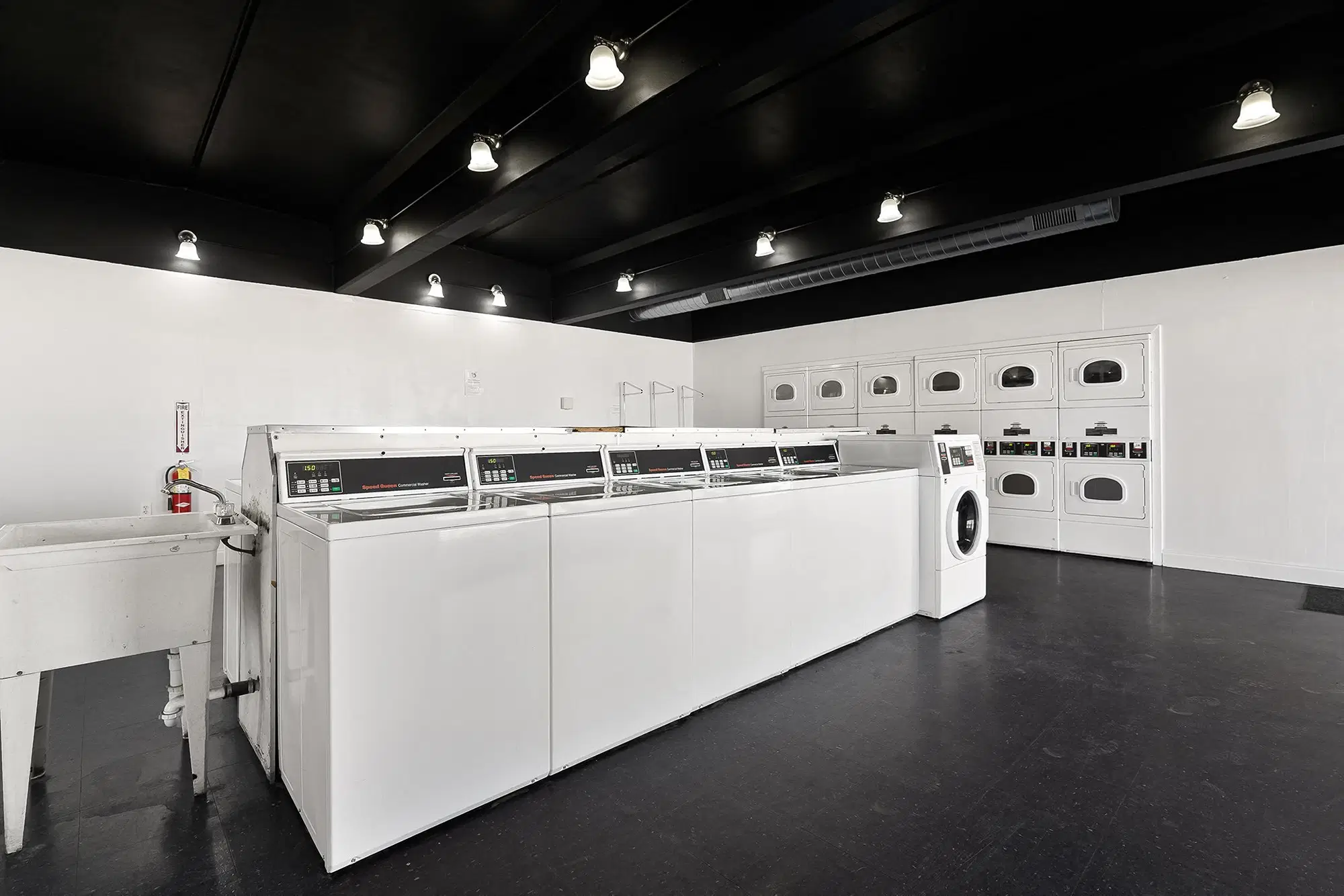 Saint Germain Square, Carbondale – Amenities