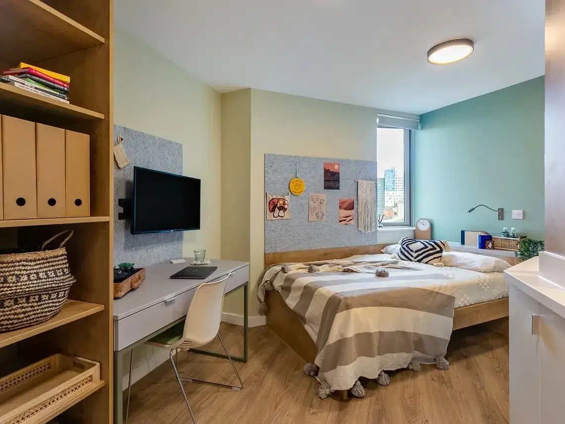 Yugo The Curve, London – Large Studio