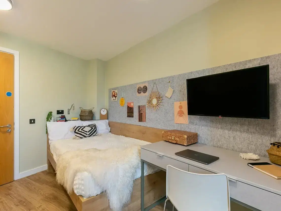 Yugo The Curve, London – Extra Large Studio