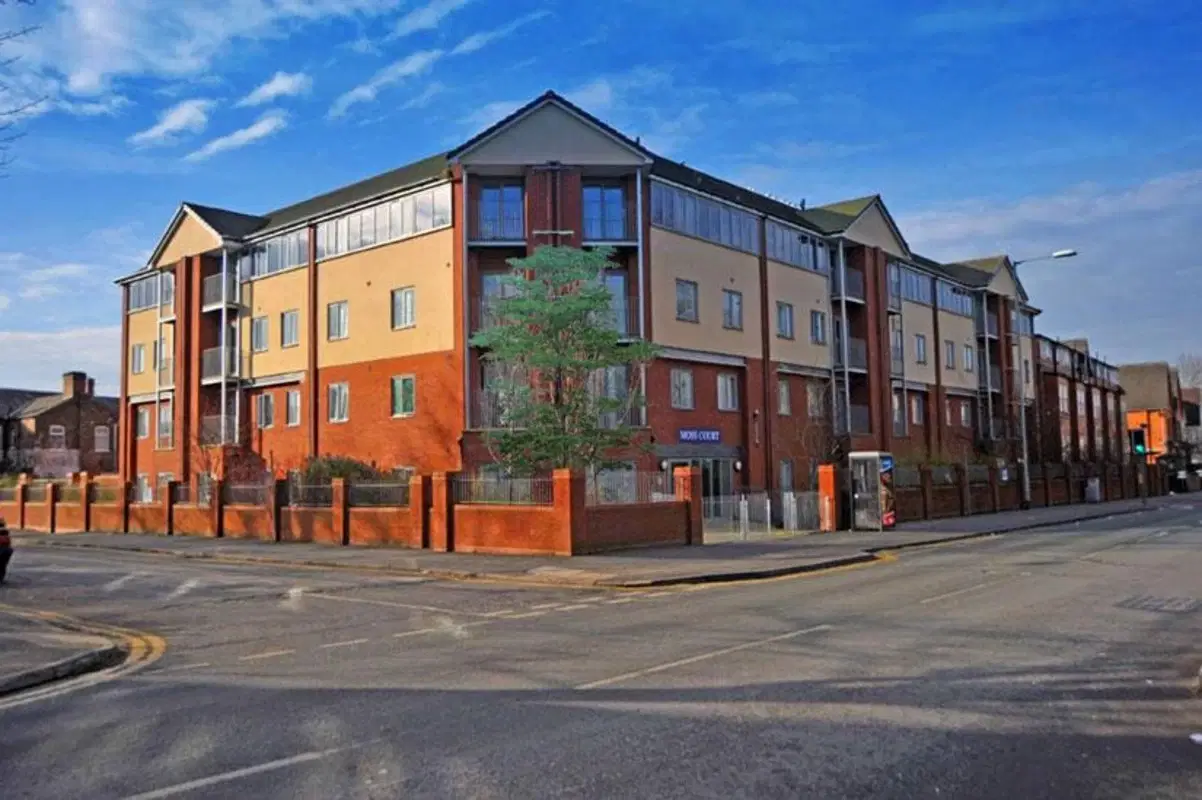 Moss Court, Manchester – Exterior