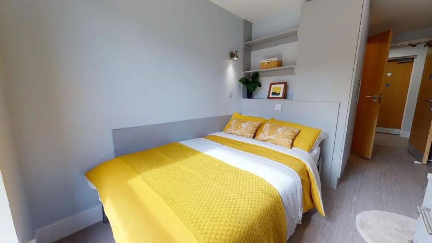 iQ Grove, Edinburgh – Silver En Suite
